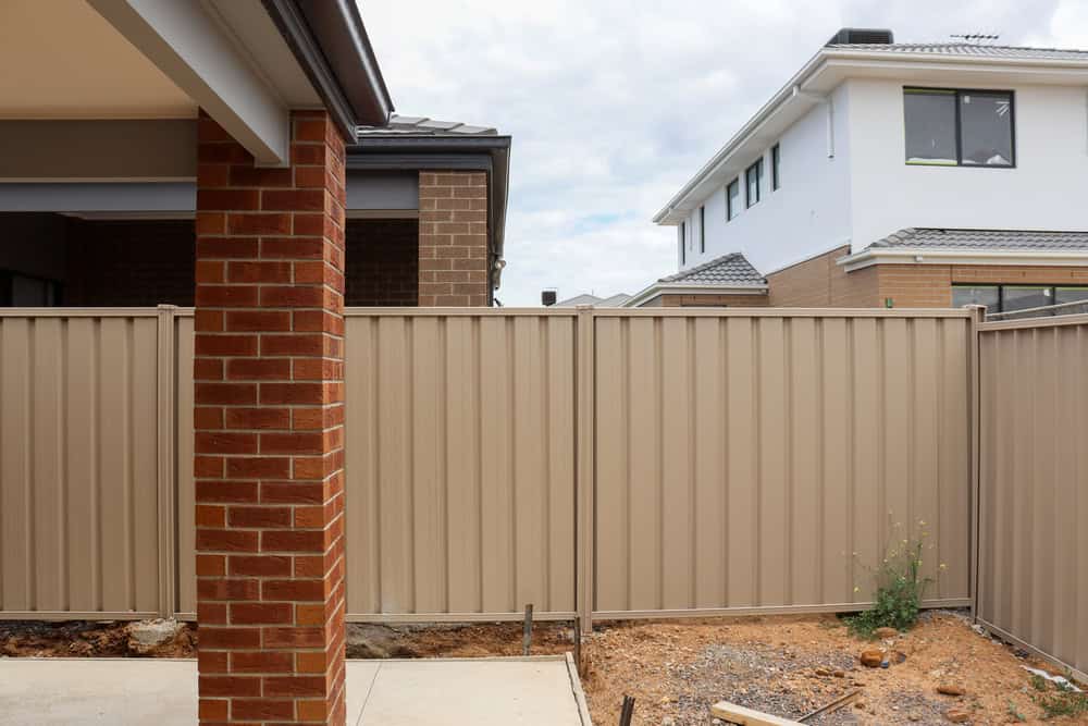 What Are My Rights When My Neighbor Owns the Wall I Want to Paint Oxford?